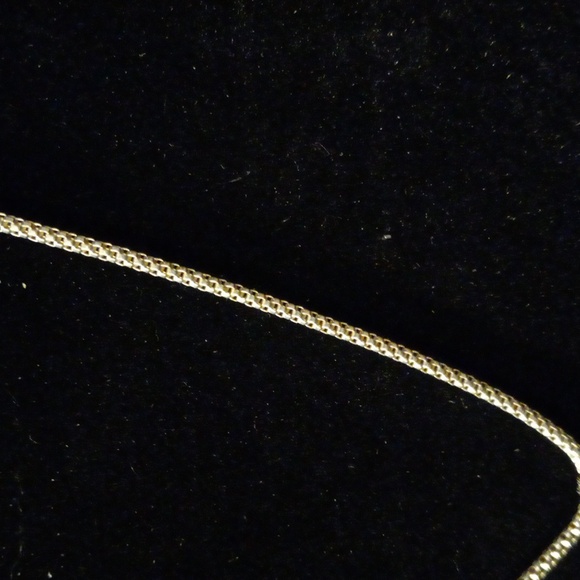 18" 925 ITALY box chain. Marked. With a 4K white Gold pendant CZ and blue gem. - Picture 4 of 4